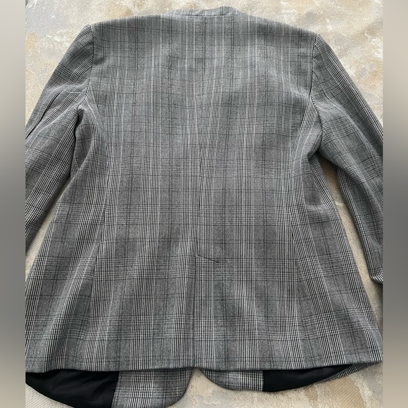 063. Bundle of Two Blazers - Picture 9 of 11